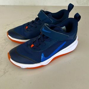Nike | Little Kids Navy Omni Multi-Court Sneaker | Indoor Courts | Size 12.5C